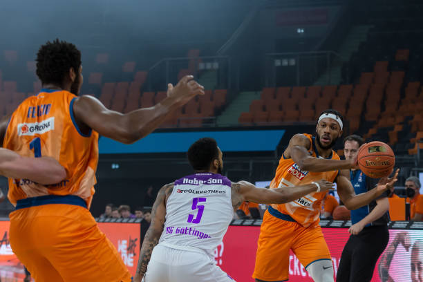 都用脚下的 都用脚下的